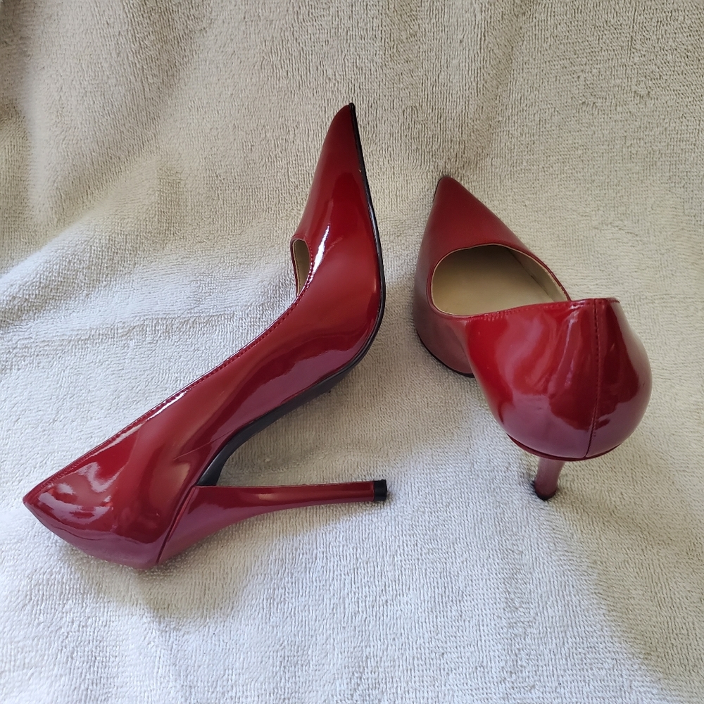 Red Pump - image 4